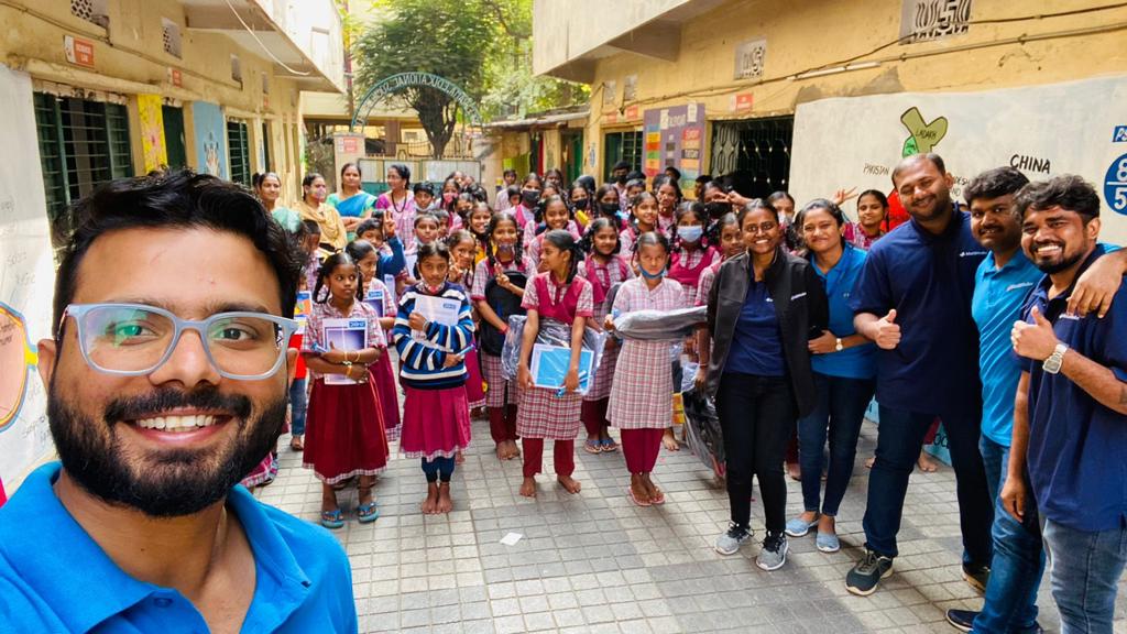 Volunteer teaching session at Unnyanpath Foundation